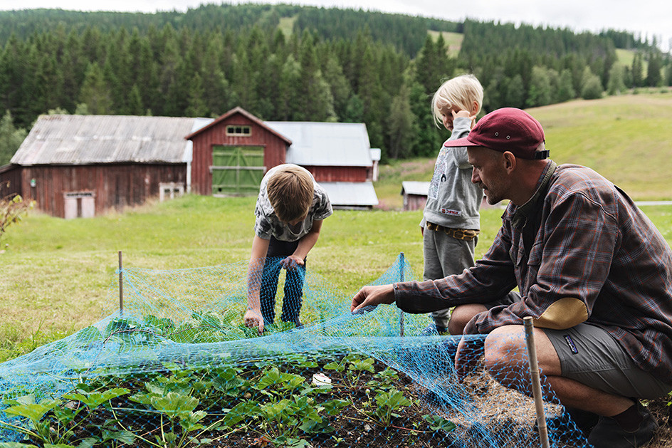 Familjen Ahlgren/Boltzius är en av de nya barnfamiljerna som flyttat till Huså.