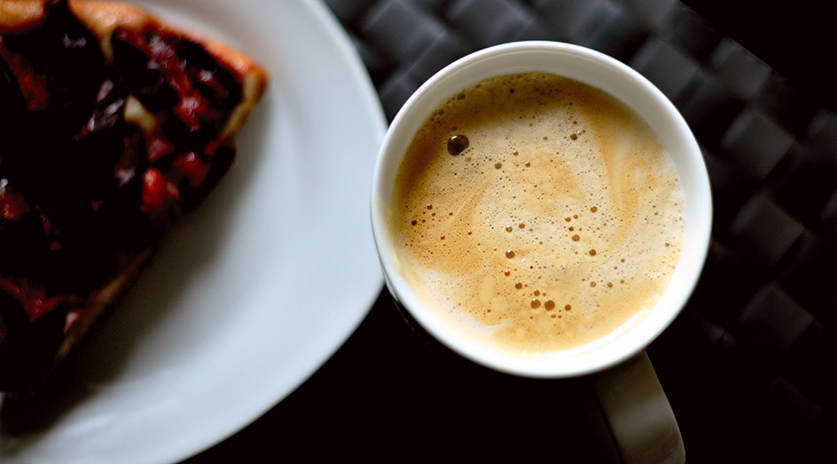 Bild på kaffe och kaka